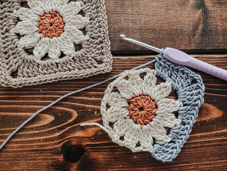 Daisy Granny Square - Crochet Pattern