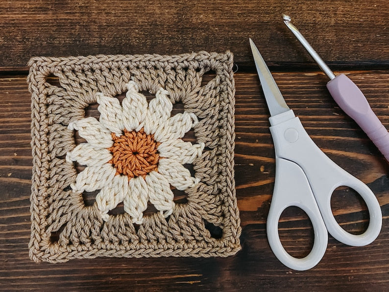 Daisy Granny Square - Crochet Pattern